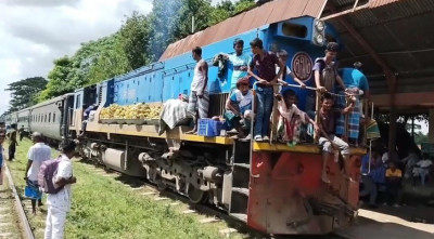 লাইনচ্যুত তিতাস কমিউটার উদ্ধার, ৫ ঘণ্টা পর ট্রেন চলাচল স্বাভাবিক